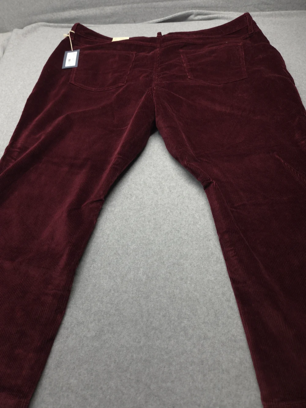 0371 Universal Thread Women's Burgundy Corduroy Capris